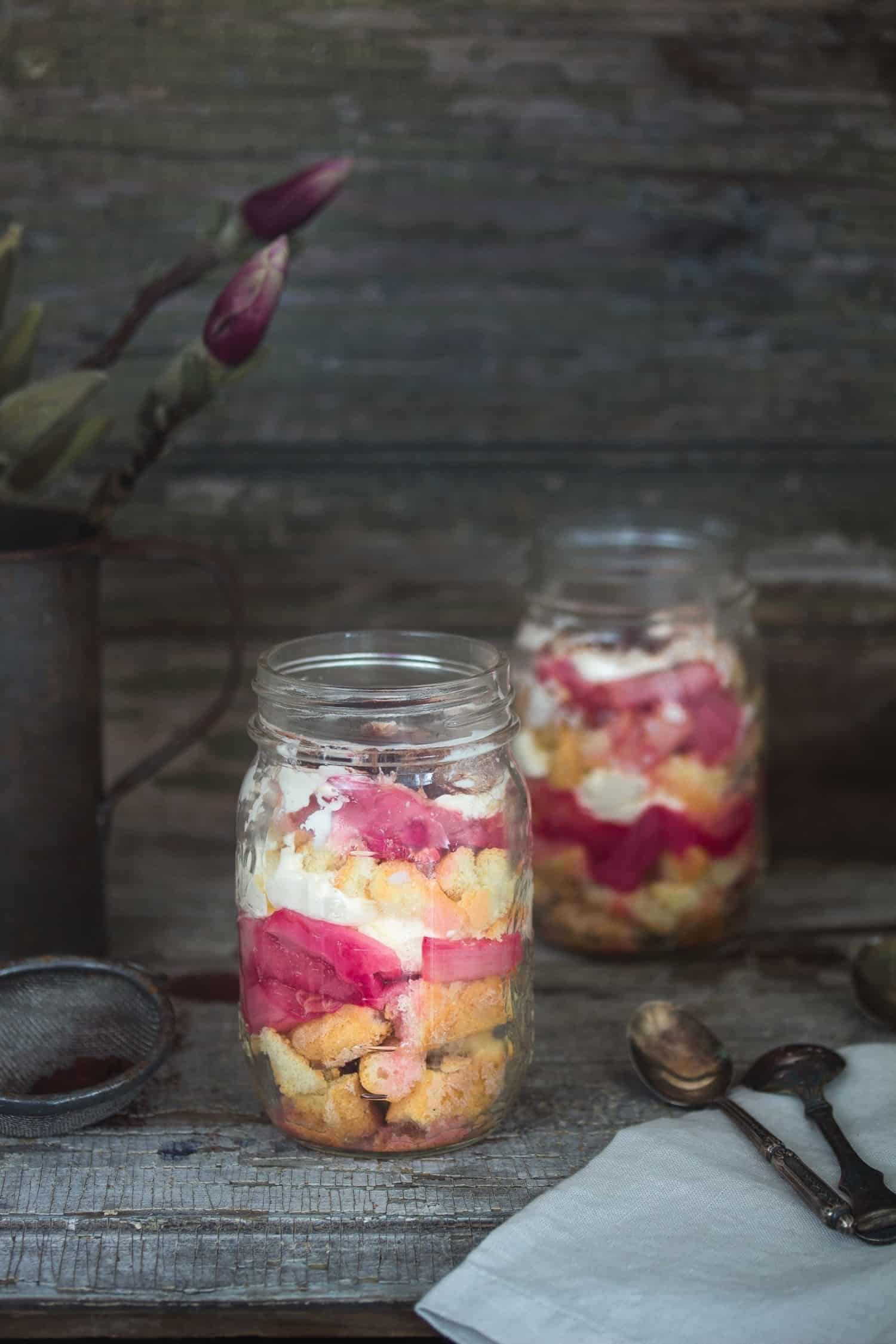 Rhabarber-Tiramisu im Glas - dein Dessert für unterwegs | Foodio