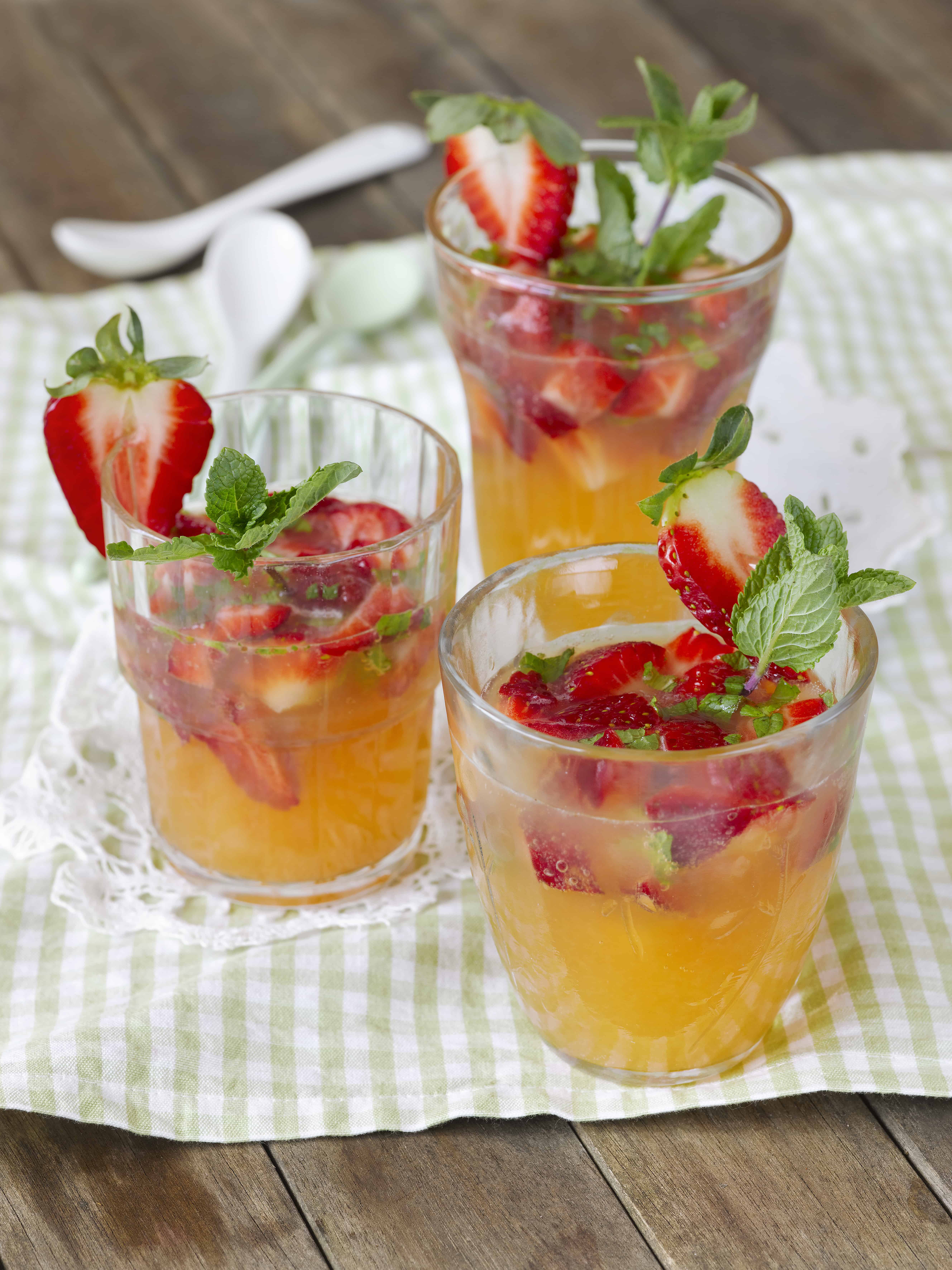 Erdbeerbowle alkoholfrei - besser als das Original | Foodio
