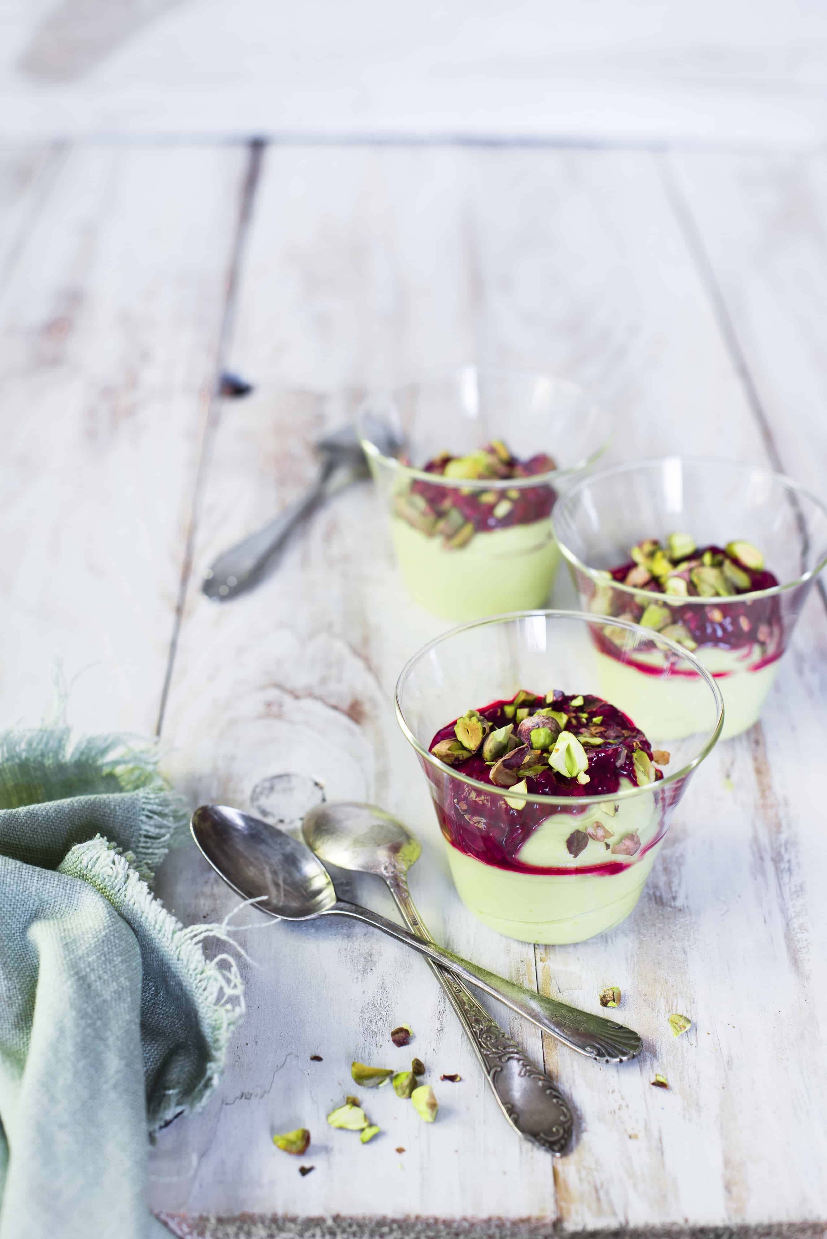 Avocado-Dessert mit Himbeersoße so viel du möchtest | Foodio