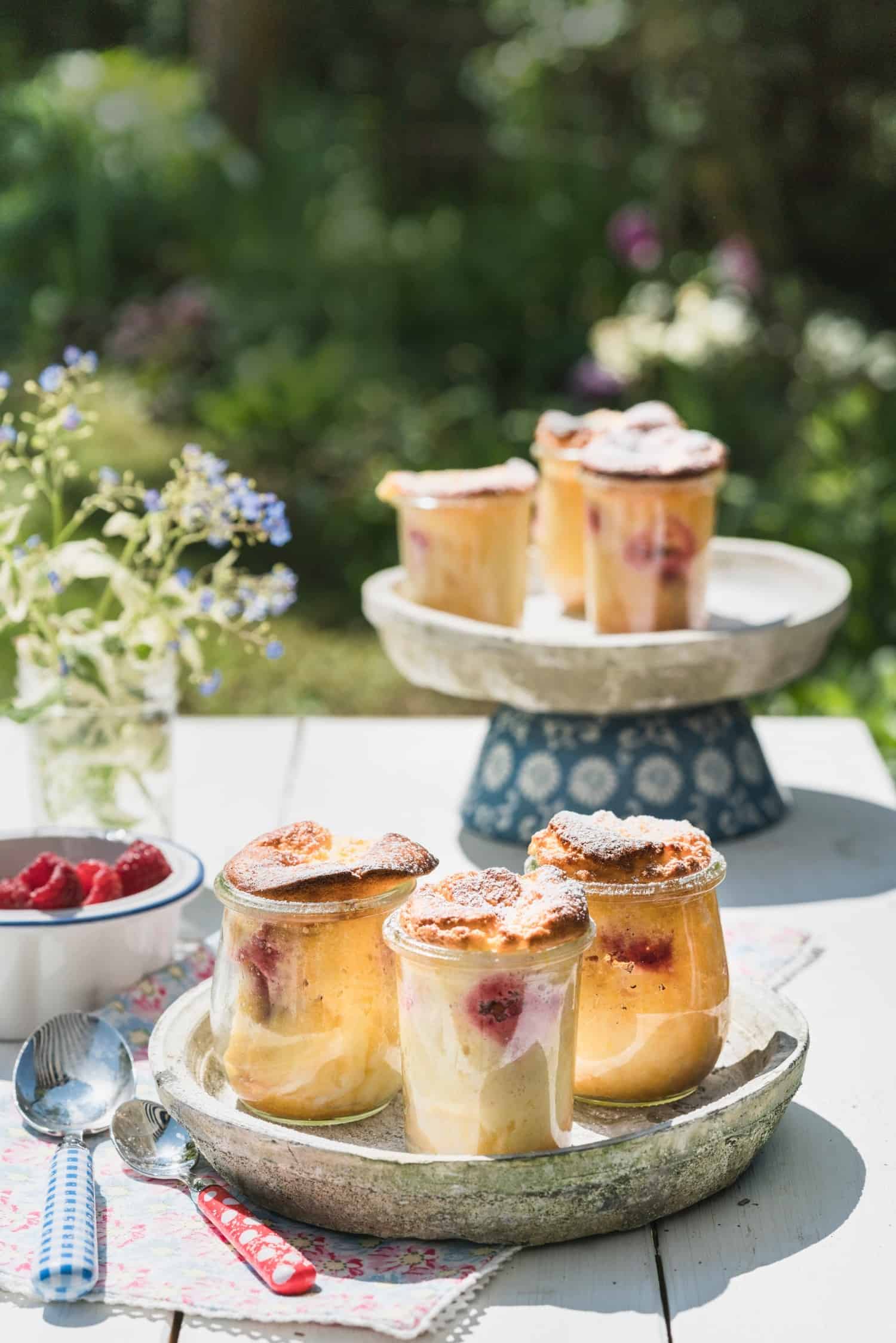 Käsekuchen im Glas mit Himbeeren | Rezepte von Foodio