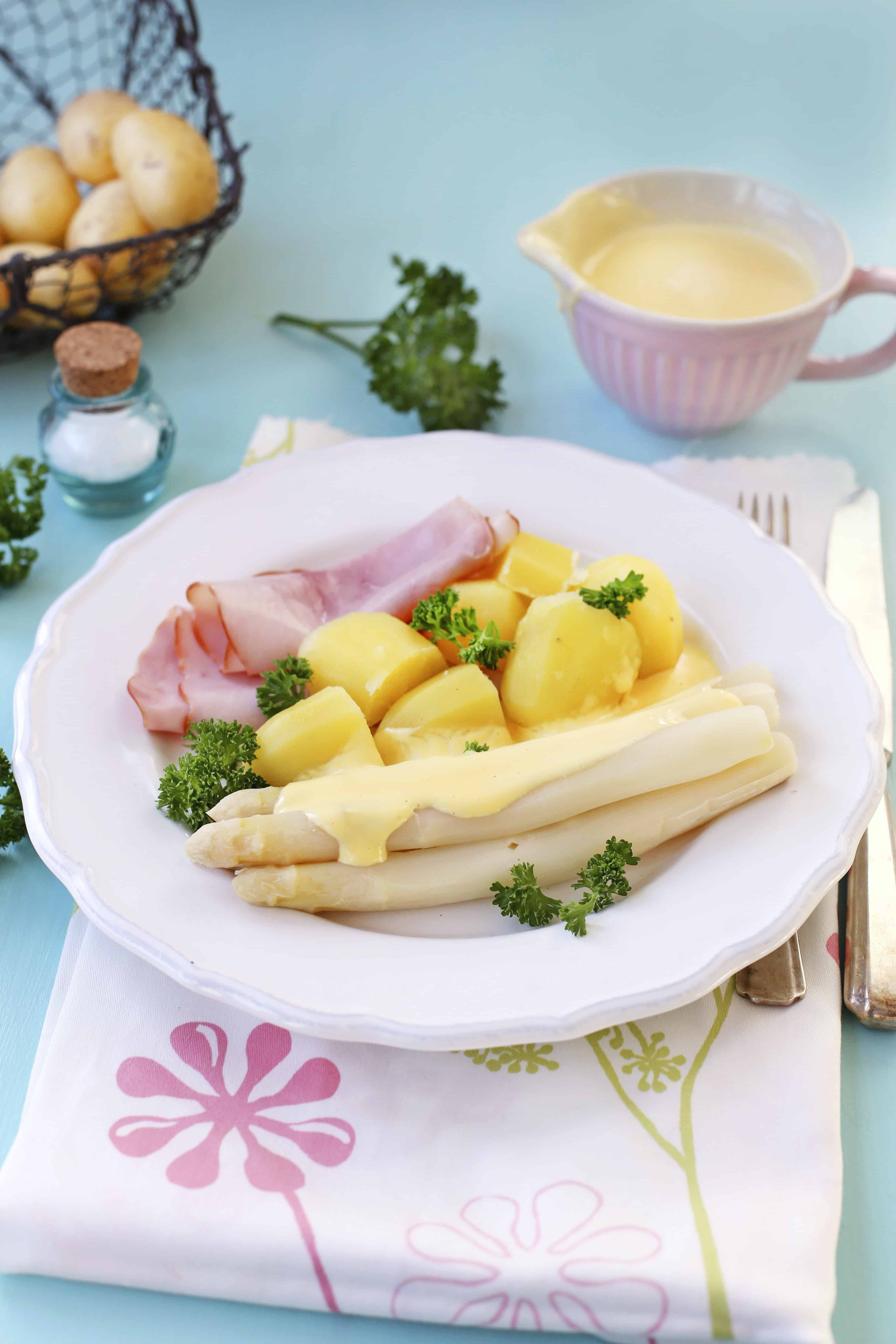 Spargel mit Kartoffeln - der Klassiker mit Sauce hollandaise | Foodio