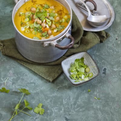 Wärmende Karottensuppe mit Kichererbsen