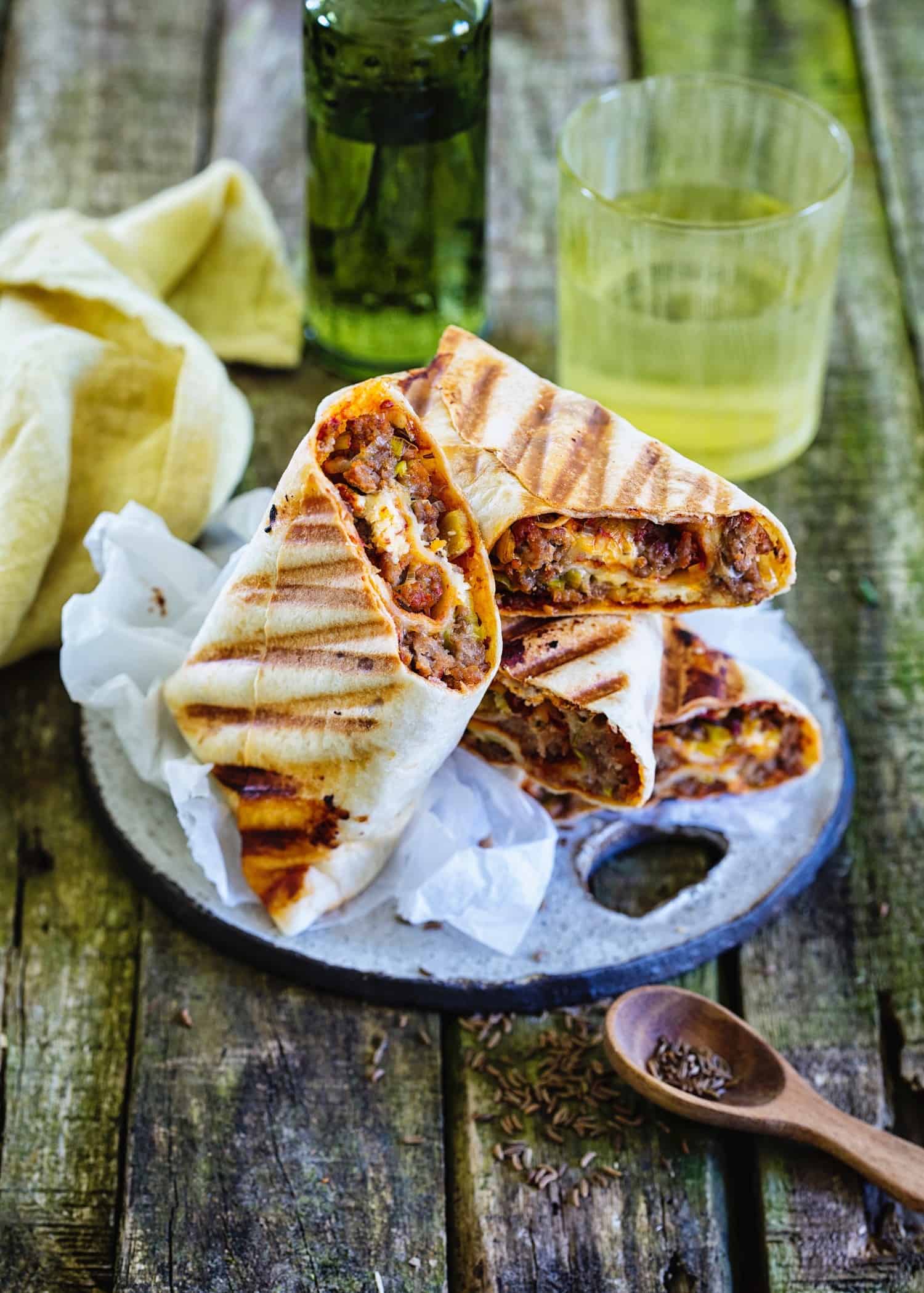 Gegrillte Wraps mit Käse-Hack-Füllung | Rezepte von Foodio