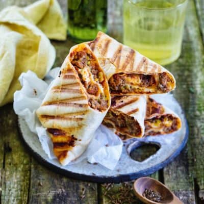 Gegrillte Wraps mit Käse-Hack-Füllung