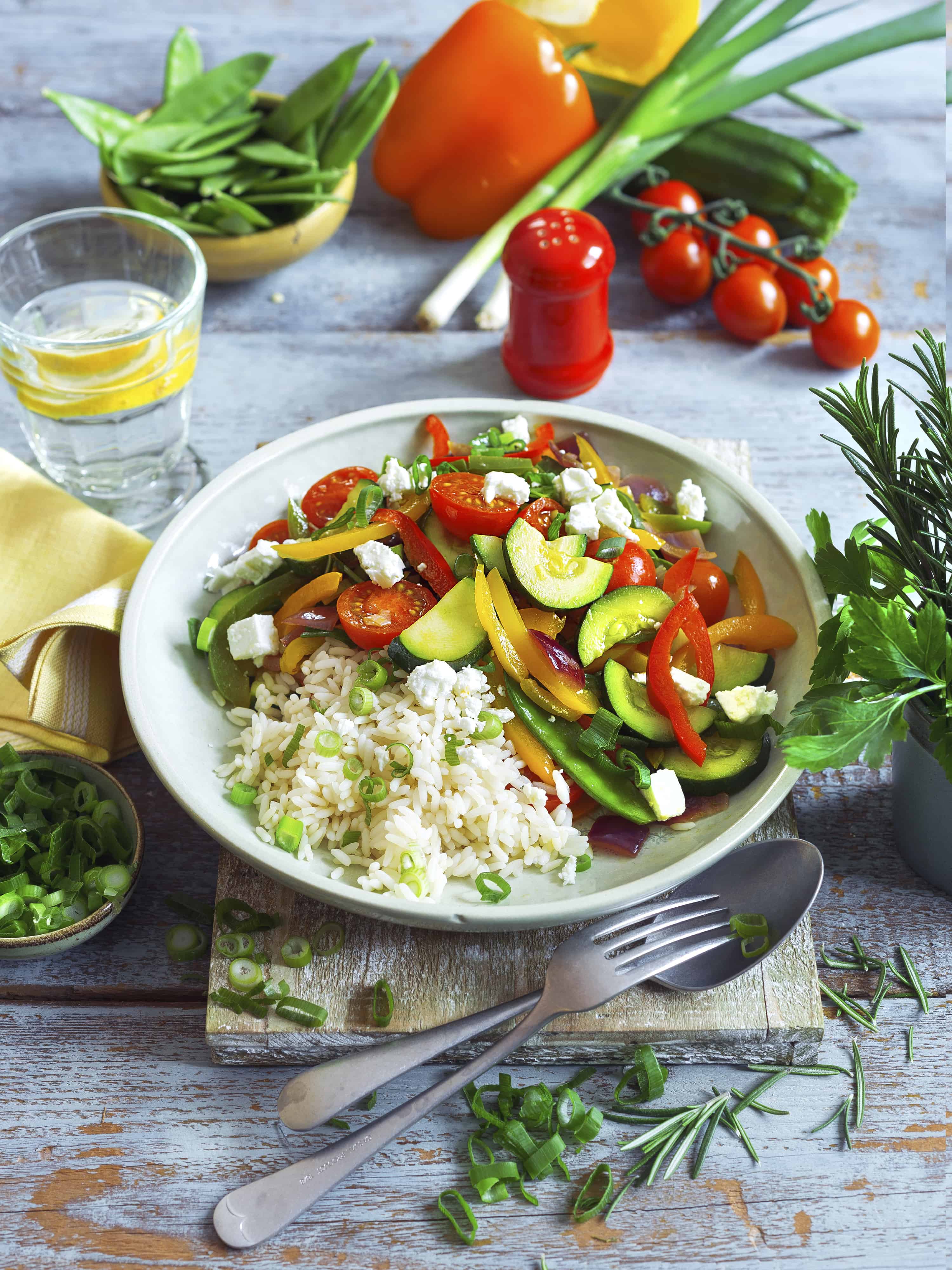 Gemüsepfanne mit Reis und Feta | Rezepte von Foodio