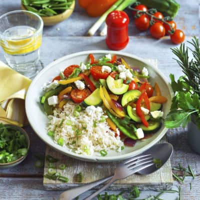 Gemüsepfanne mit Reis und Feta