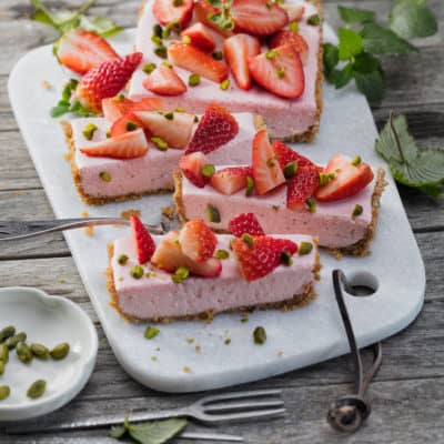 Erdbeerkuchen ohne Backen mit Keksboden