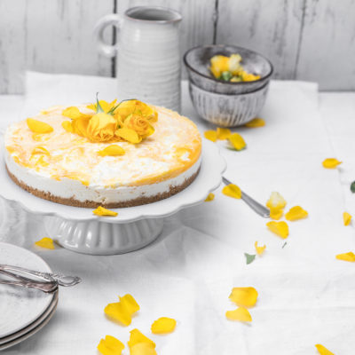 Frischkäsekuchen ohne Backen mit Mango-Swirl