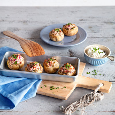 Vegetarisch gefüllte Champignons mit Hüttenkäse