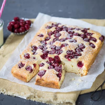 Saftiger Rührkuchen mit Kirschen