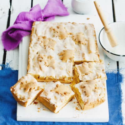 Gedeckter Apfelkuchen vom Blech