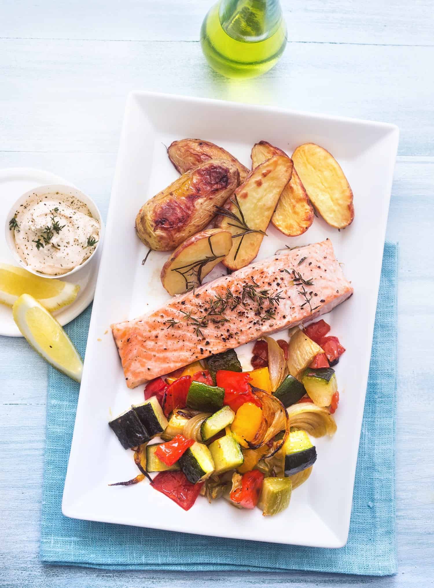 Ofengemüse mit Lachs schnell &amp; einfach zubereitet | Foodio