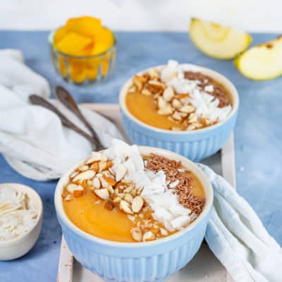 Smoothie Bowl Mango mit Kokos und Leinsamen