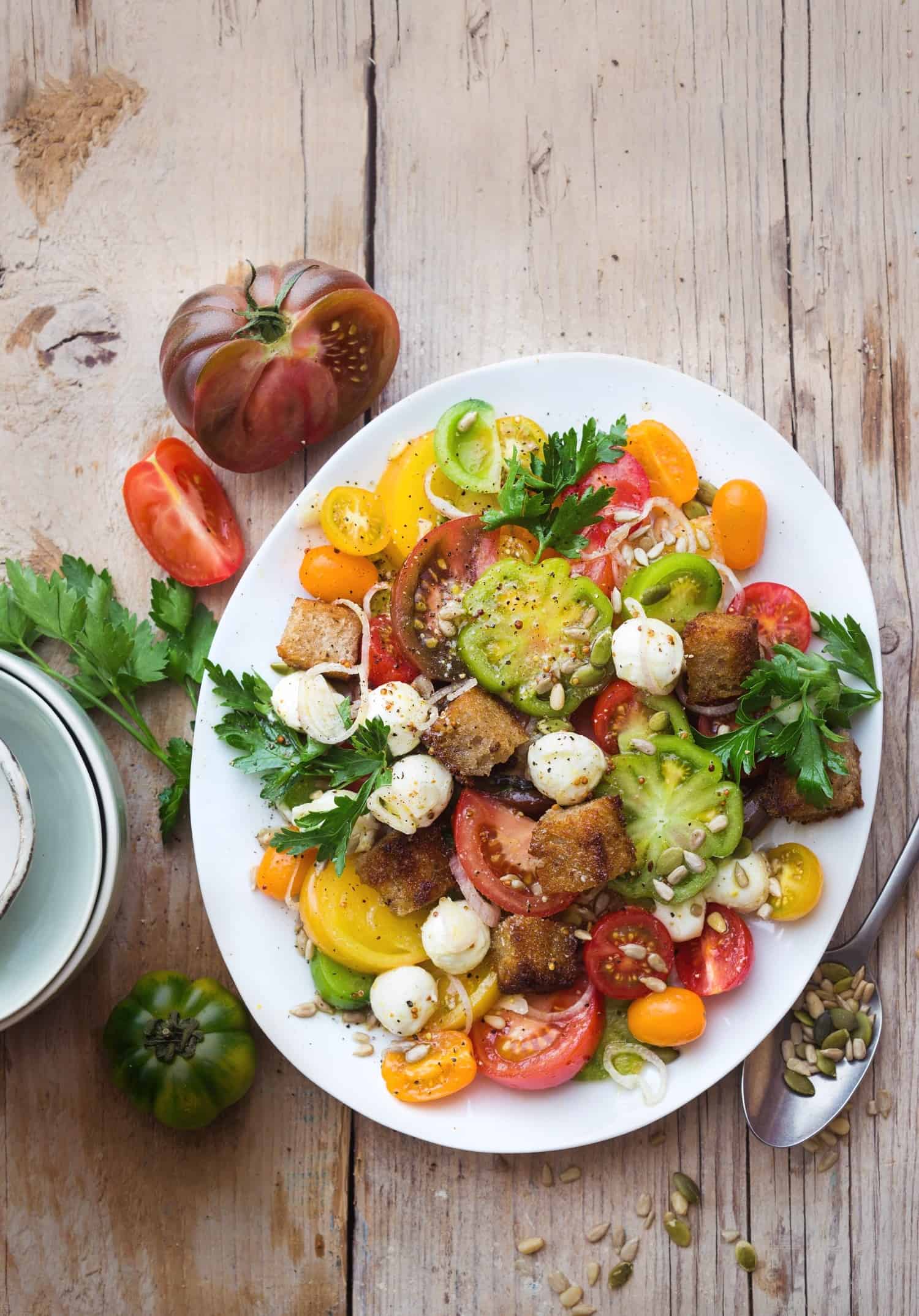 Tomaten-Brot-Salat mit Mozzarella | Rezepte von Foodio