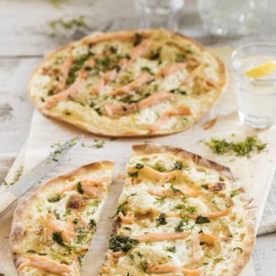 Der knusprigste Flammkuchen mit Lachs