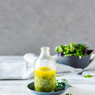 Einfaches Kräuter-Dressing für jeden Salat