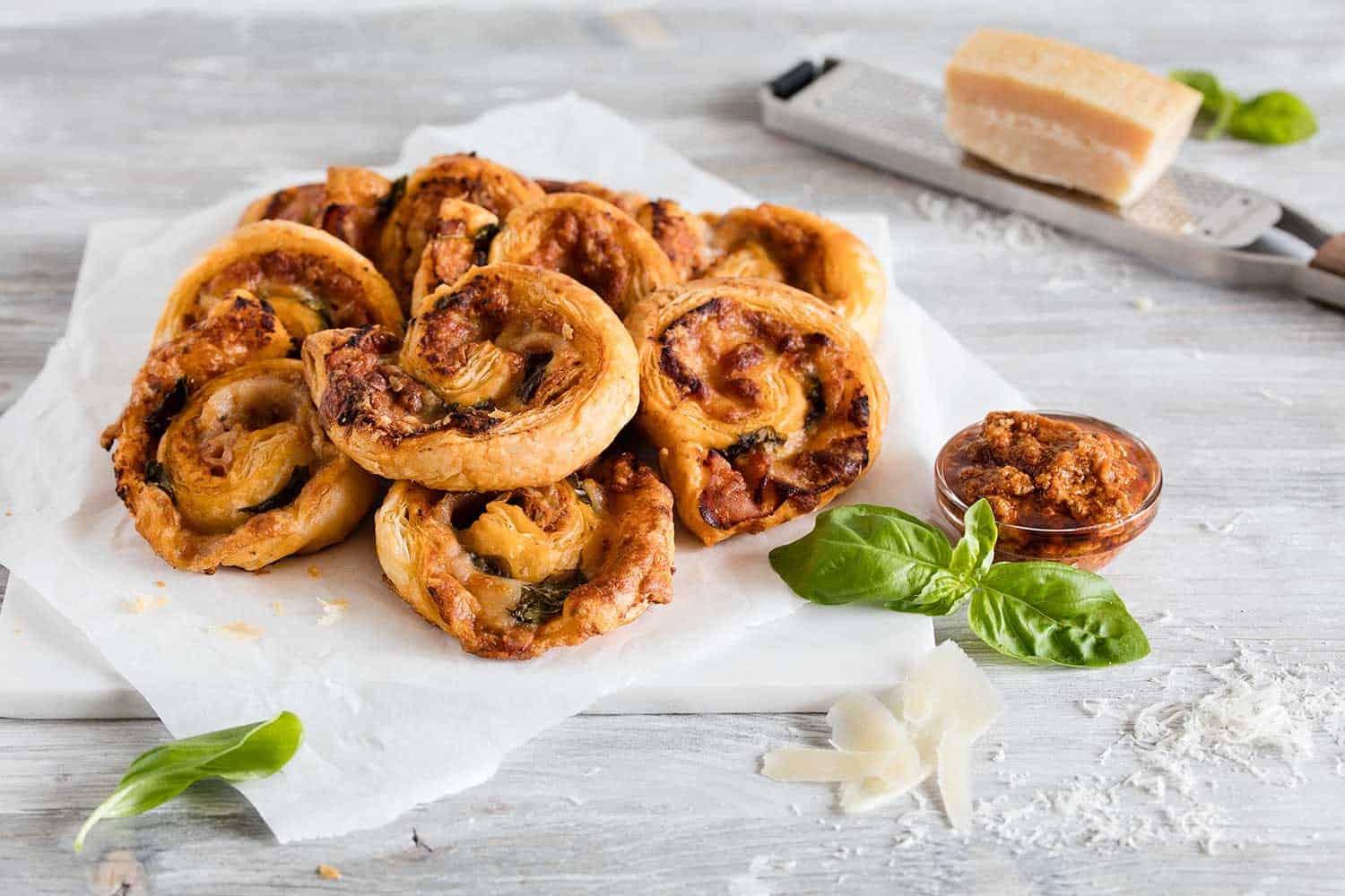 Pizzaschnecken mit Blätterteig blitzschnell fertig | Foodio