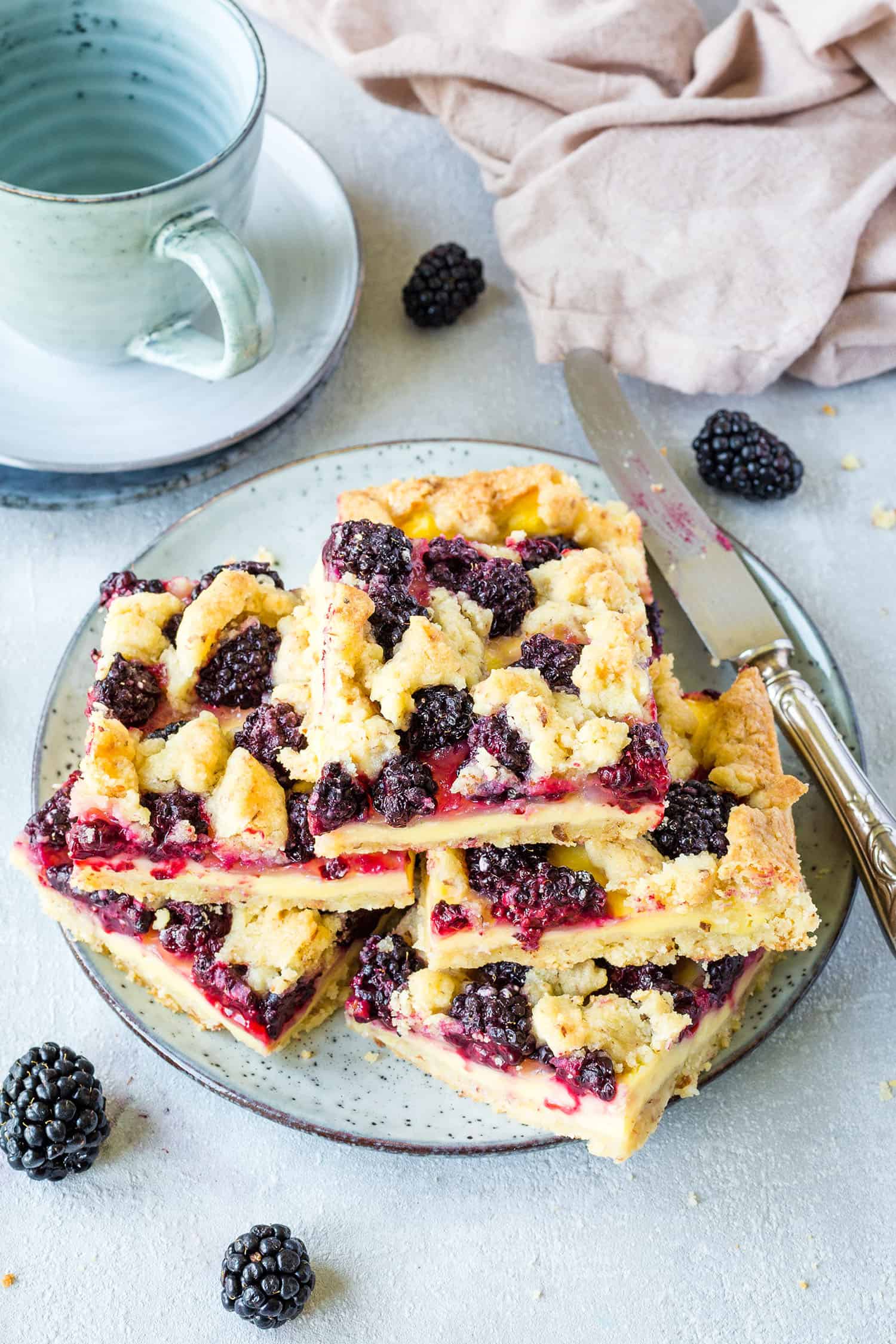 Brombeerkuchen mit Streuseln und Mandelboden | Foodio