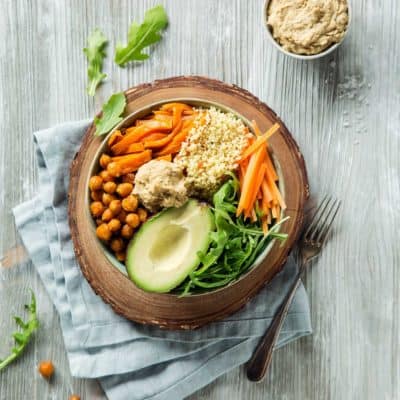 Vegane Buddha Bowl mit gerösteten Kichererbsen