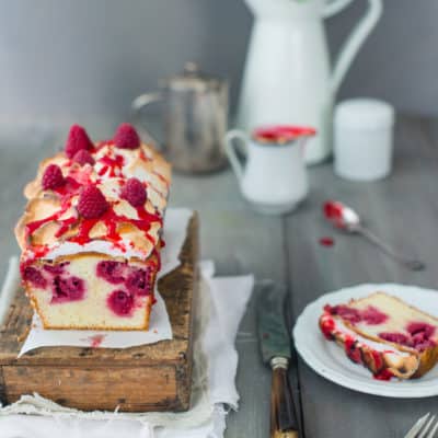 Himbeerkuchen mit Baiserhaube und Mandeln