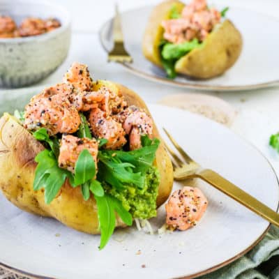 Die leckerste Kumpir mit Lachs und Avocadocreme