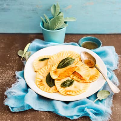 Einfache Kürbis-Ravioli mit Salbeibutter